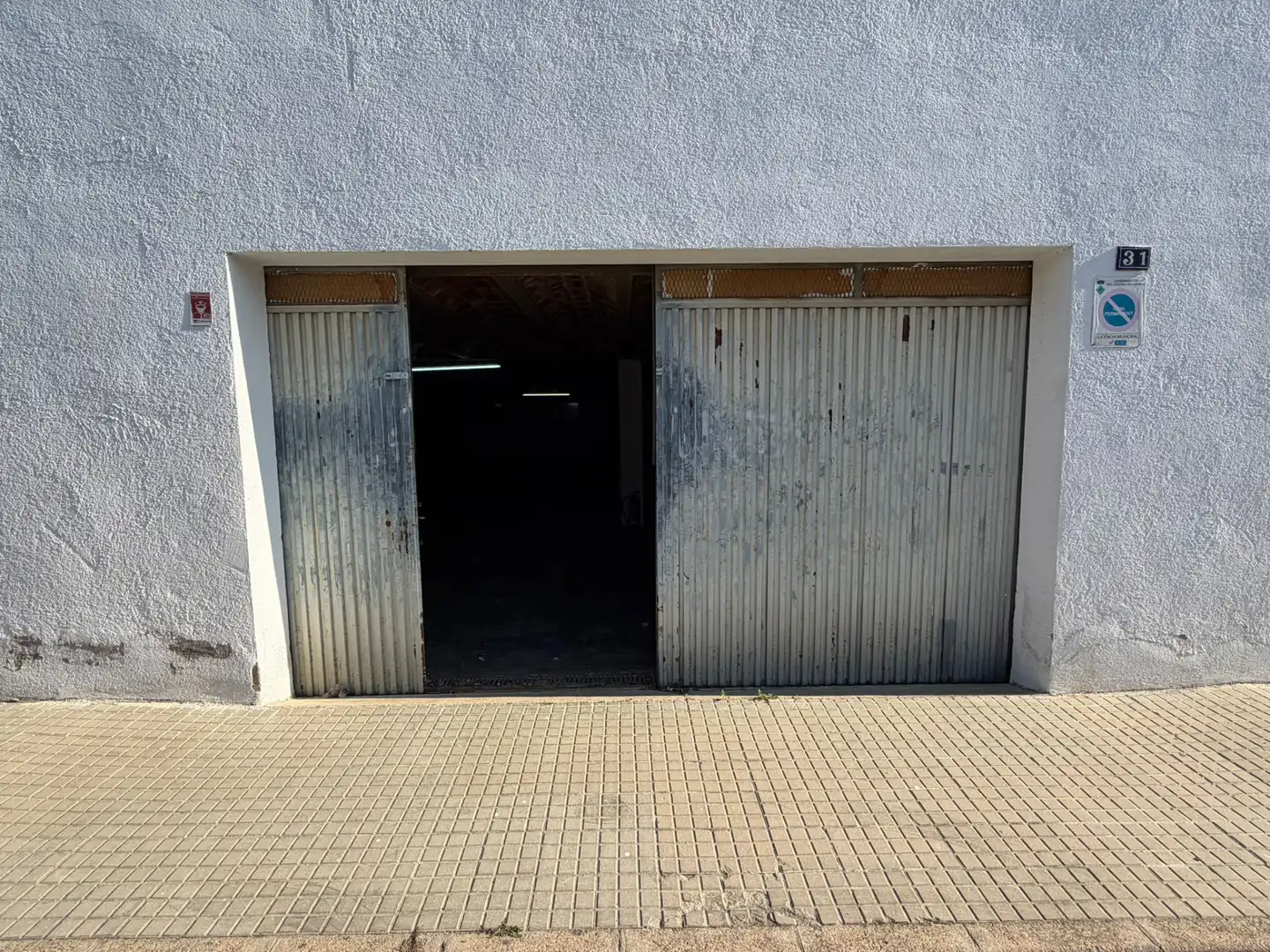 Nau industrial de lloguer a Carrer Josep Grabulosa 22