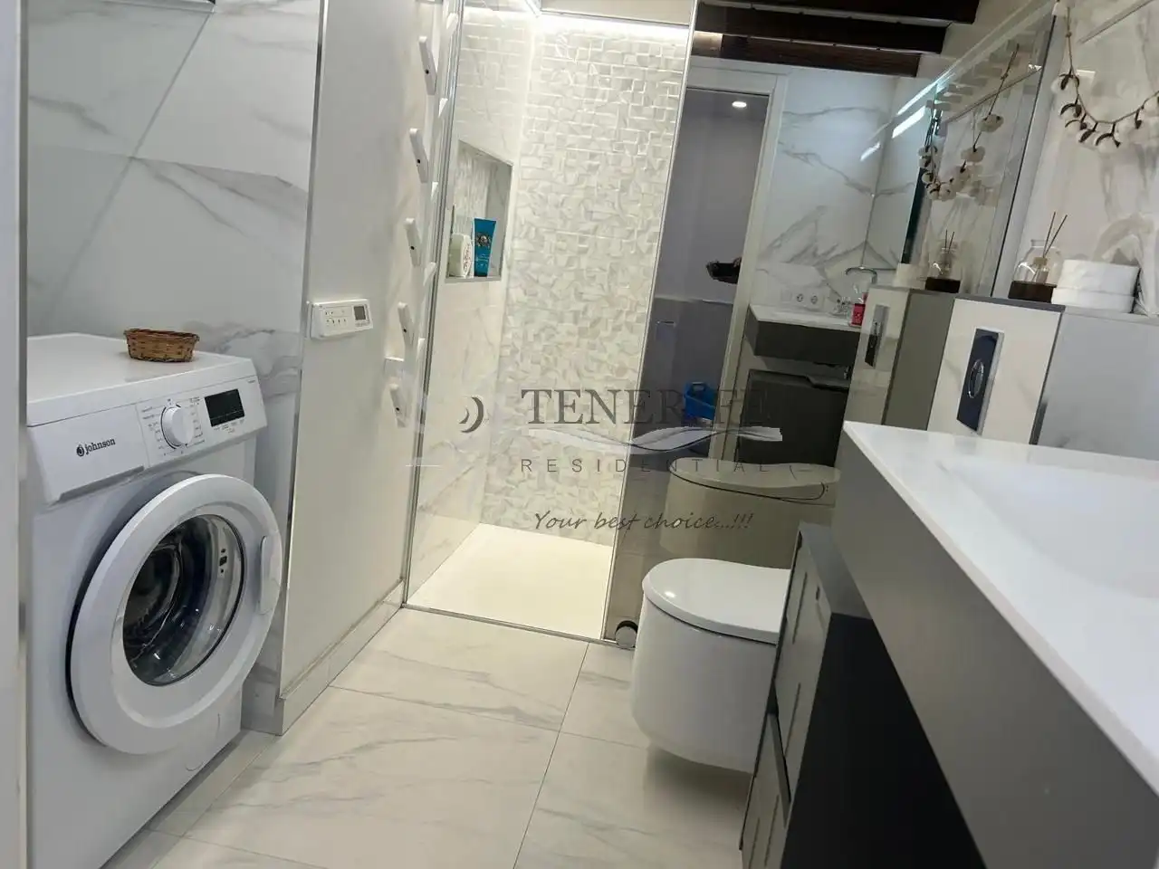 Baño de Piso en venta en Arona con Aire acondicionado, Terraza y Amueblado