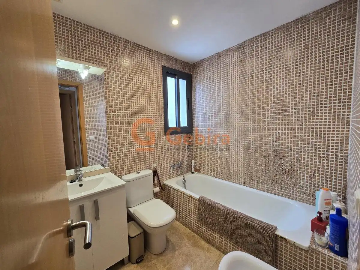 Baño de Dúplex en venta en Calafell con Aire acondicionado, Calefacción y Terraza