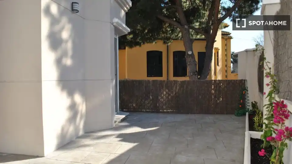 Vista exterior de Apartamento para compartir en Málaga con Aire acondicionado, Terraza y Amueblado