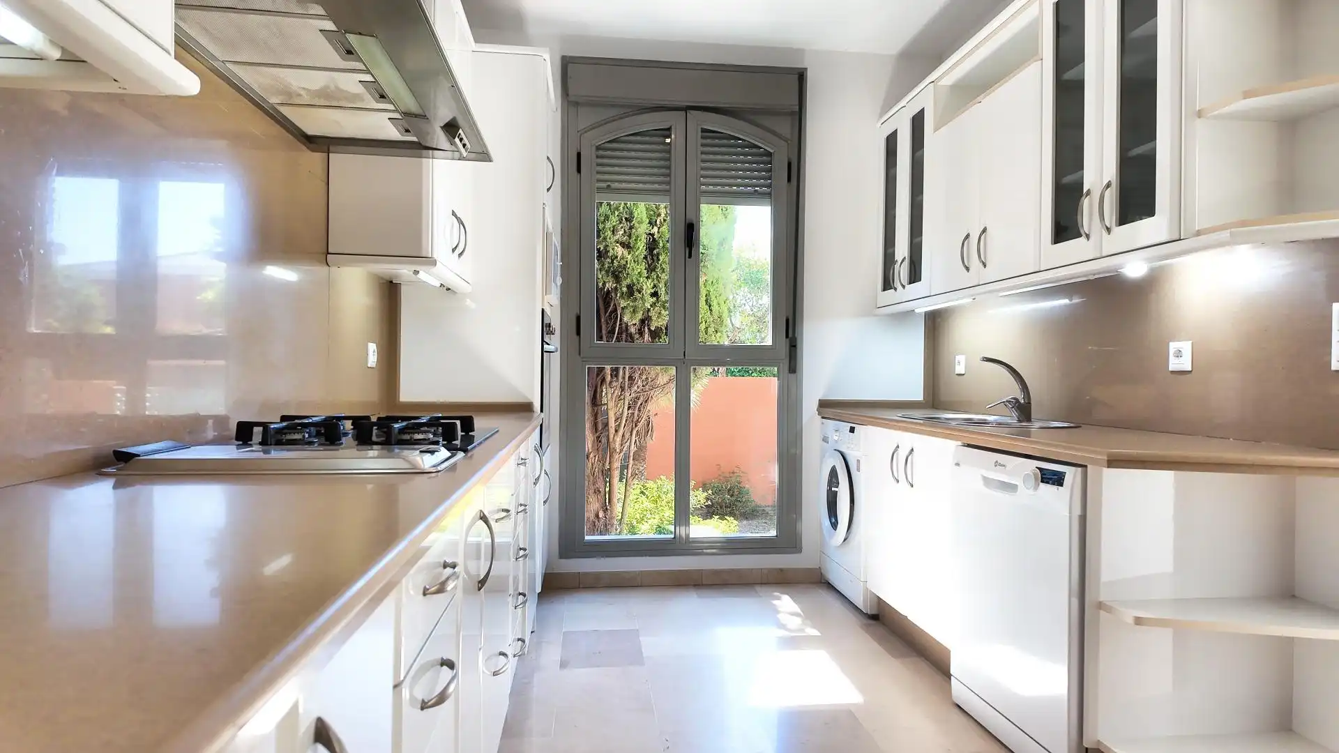 Cocina de Casa o chalet en venta en Bormujos con Aire acondicionado, Calefacción y Jardín privado