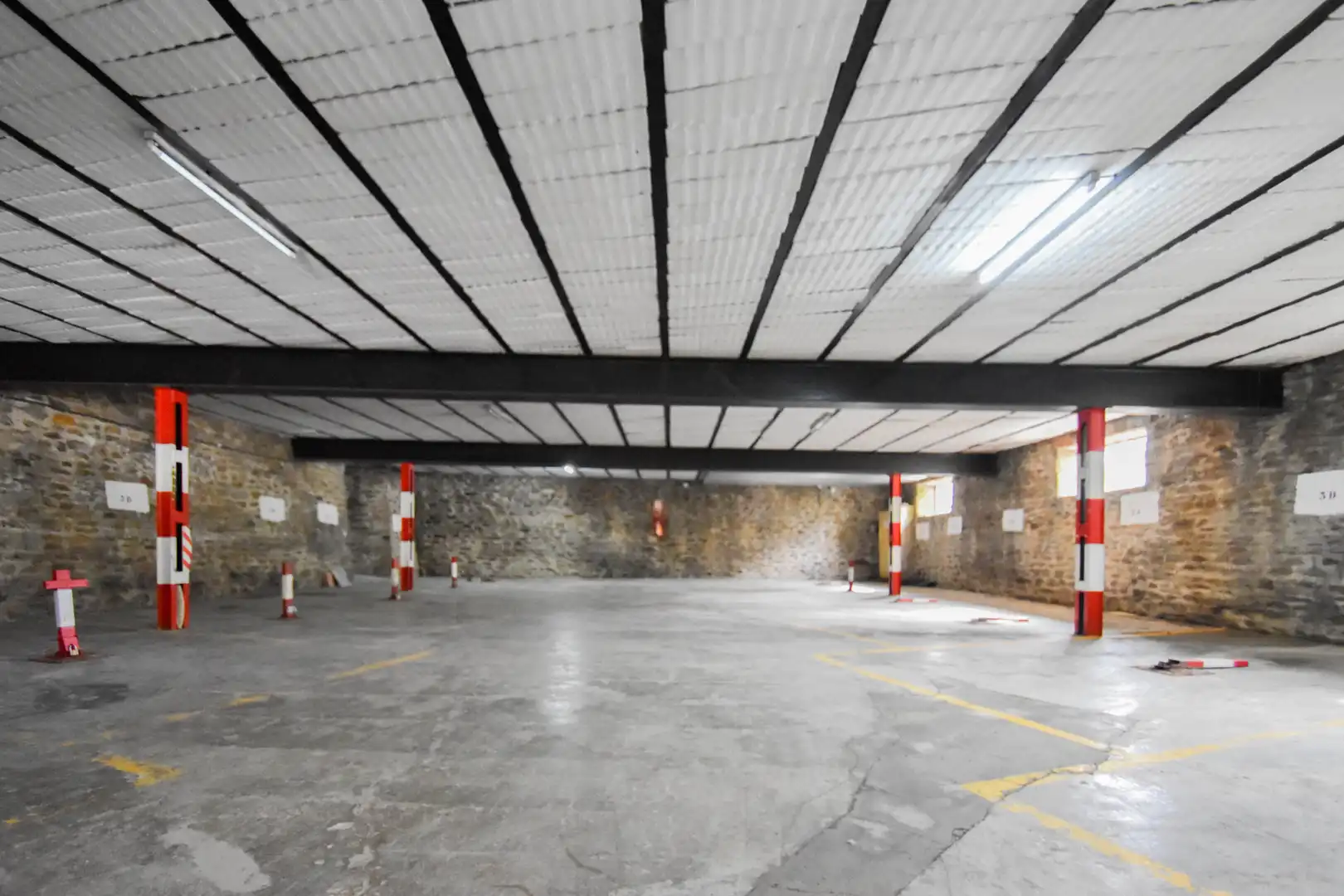 Parking de Piso en venta en Sierra Nevada con Calefacción, Terraza y Amueblado