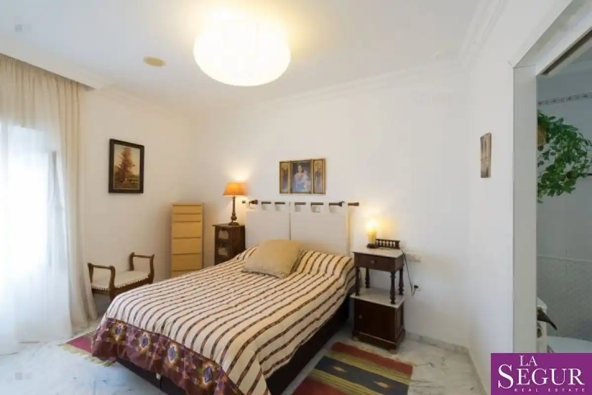 Dormitori de Casa o xalet en venda en Alcalá de los Gazules amb Terrassa, Traster i Moblat