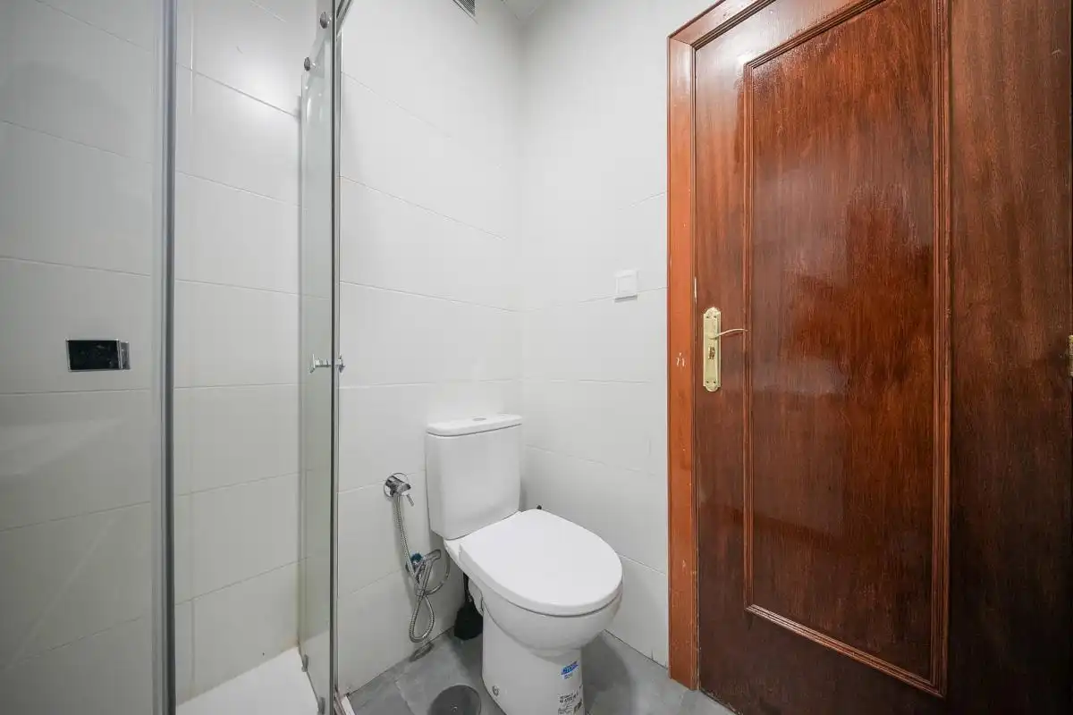 Baño de Piso en venta en Madrid con Calefacción, Terraza y Amueblado