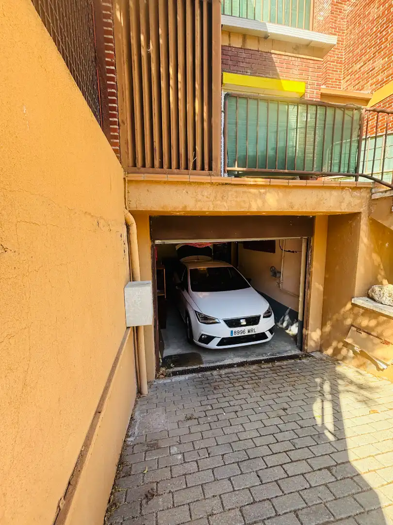 Parking de Casa o chalet en venta en Cistérniga con Calefacción, Terraza y Lavadora