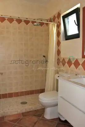 Bany de Casa o xalet de lloguer en Sotogrande amb Aire condicionat, Calefacció i Jardí privat