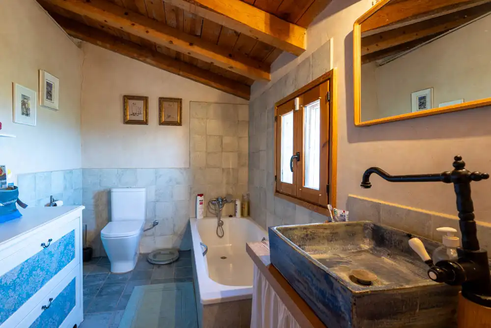 Baño de Finca rústica en venta en Aldover con Jardín privado, Terraza y Amueblado