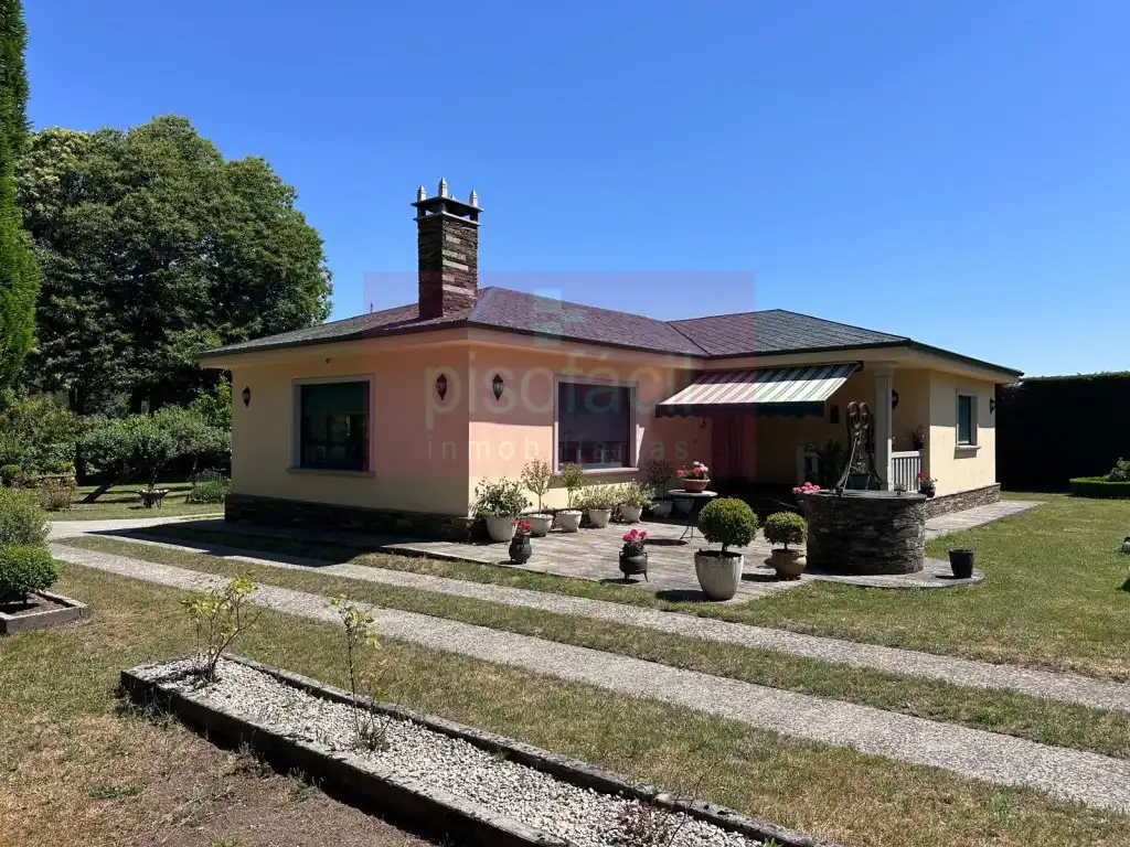 Außenansicht von Haus oder Chalet zum Verkauf in Lugo