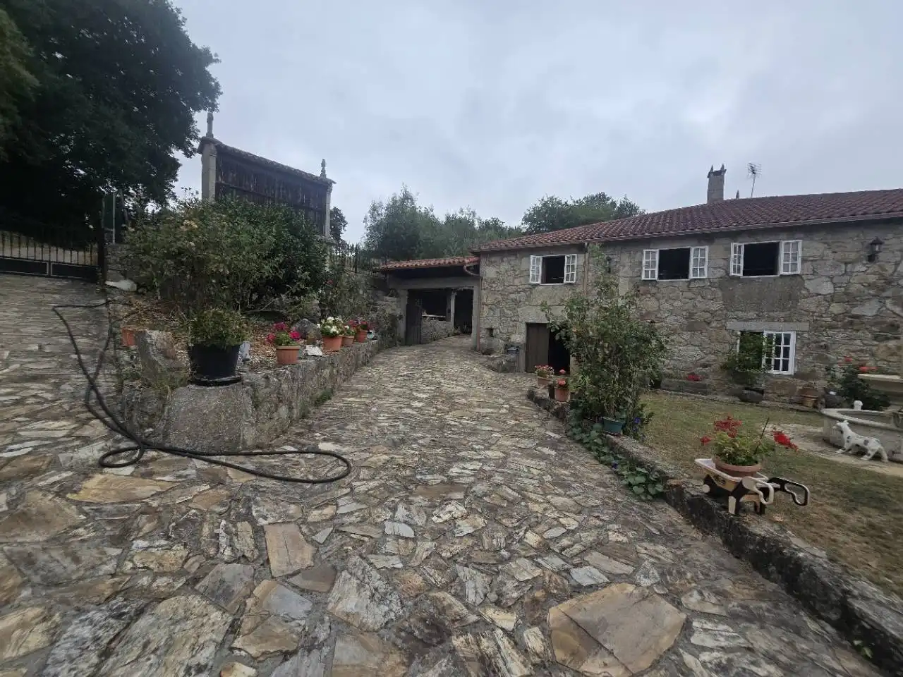 Außenansicht von Haus oder Chalet zum Verkauf in O Saviñao  mit Heizung, Privatgarten und Terrasse