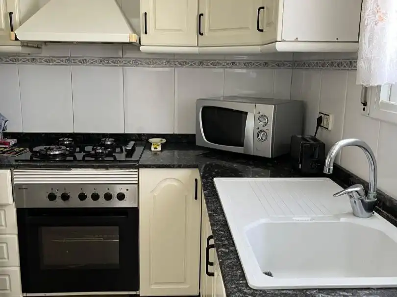 Cuina de Pis per a compartir en Cunit amb Aire condicionat, Calefacció i Parquet