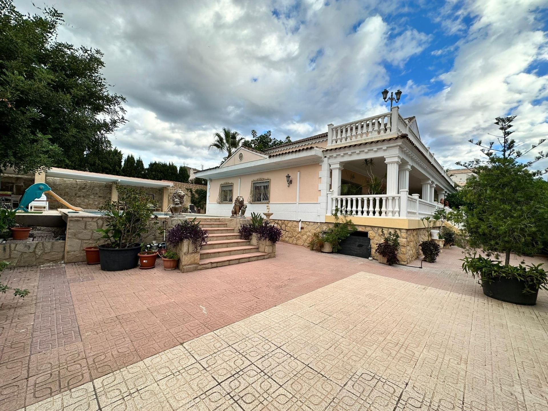 Vista exterior de Casa o chalet de alquiler en La Nucia con Aire acondicionado, Jardín privado y Terraza