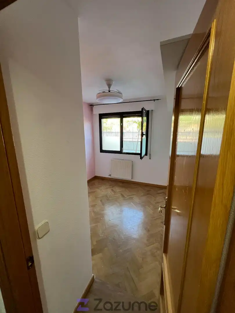 Schlafzimmer von Wohnung zur Miete in Brunete mit Klimaanlage, Heizung und Parkett