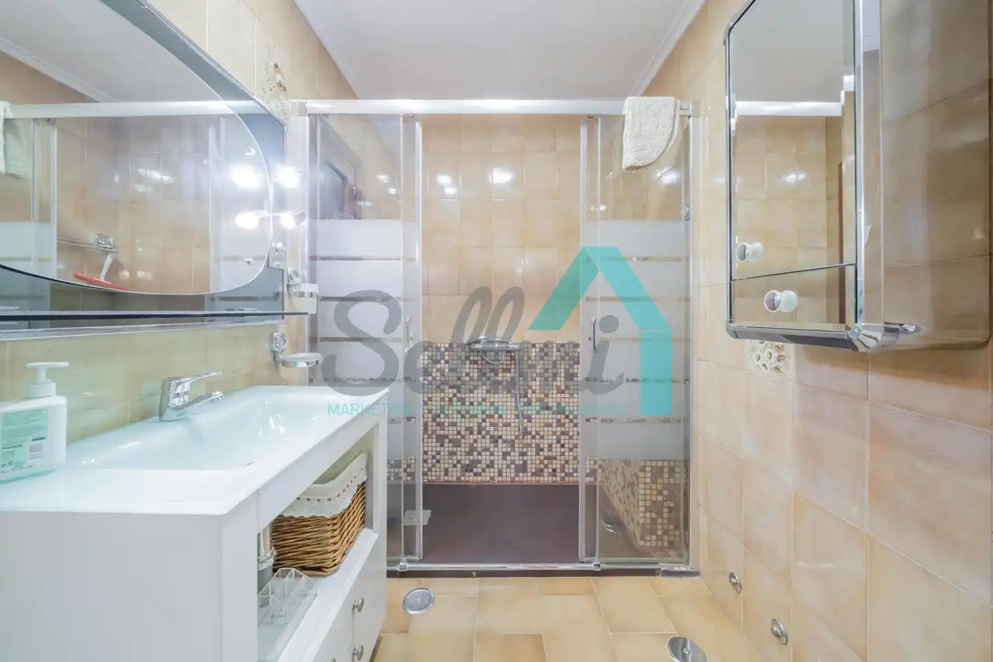 Bathroom of Flat for rent in Oviedo   with Heating, Parquet flooring and Terrace