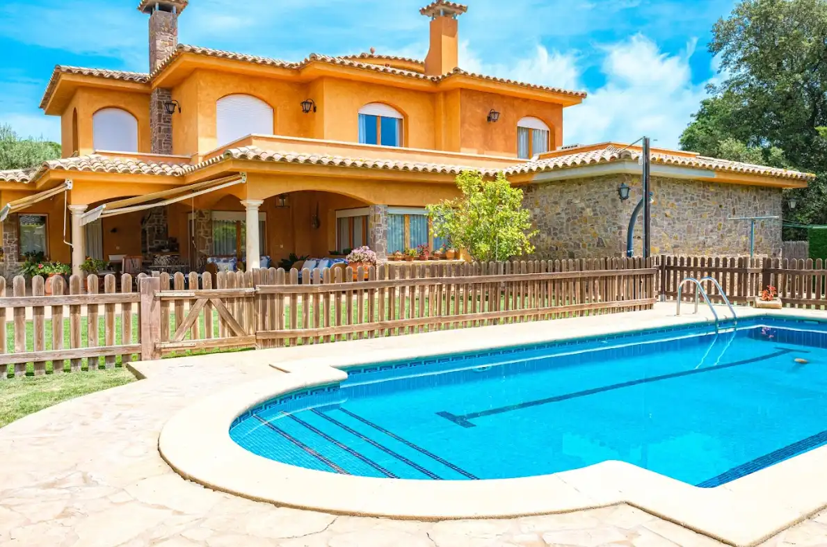 Villa con piscina in vendita a Carrer dels Magraners