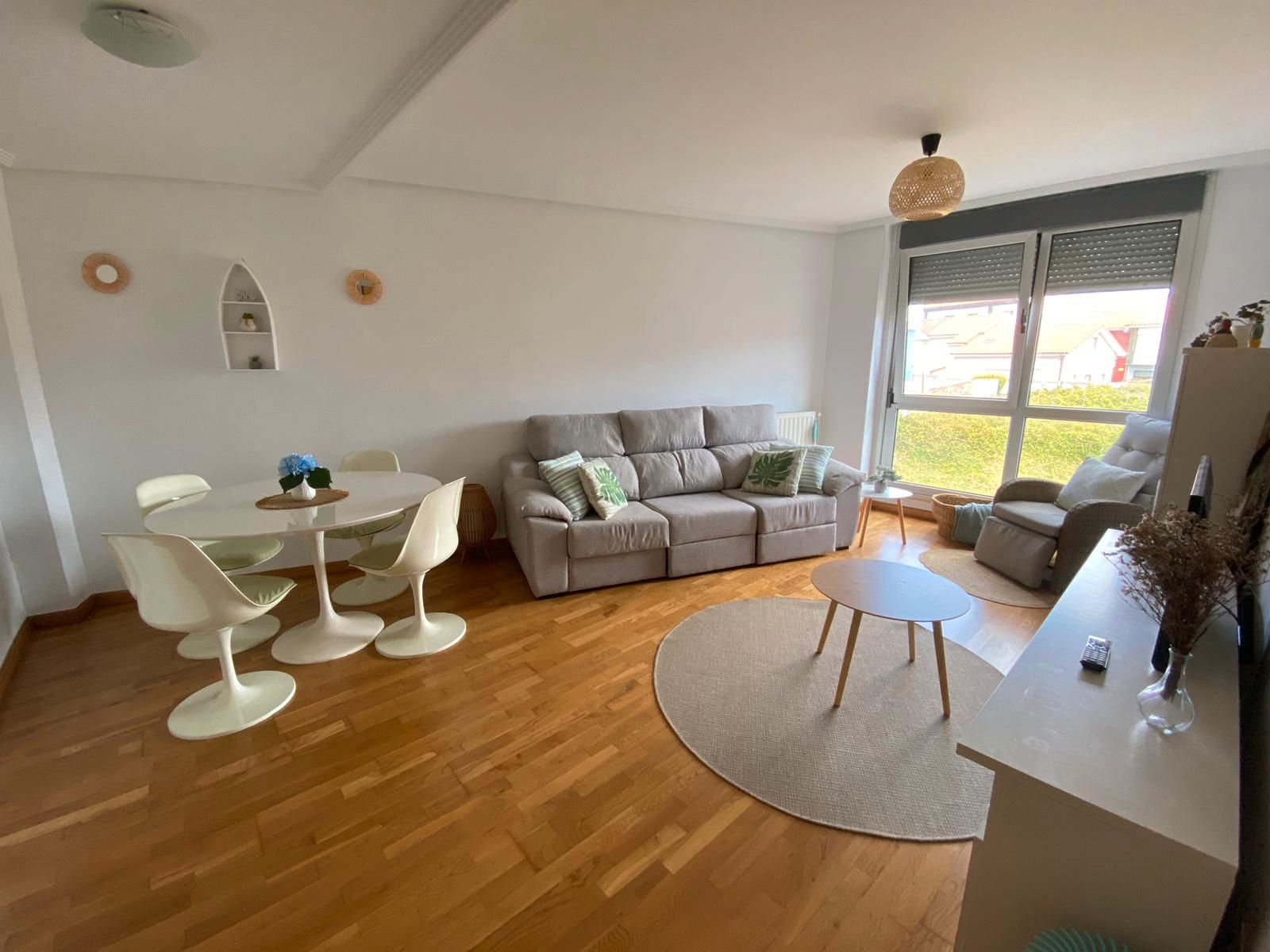 Sala de estar de Piso de alquiler en Soto del Barco con Calefacción, Parquet y Amueblado