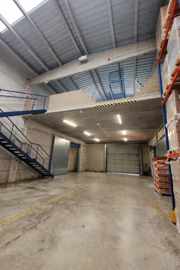Fabrikhallen zur Miete in Molins de Rei