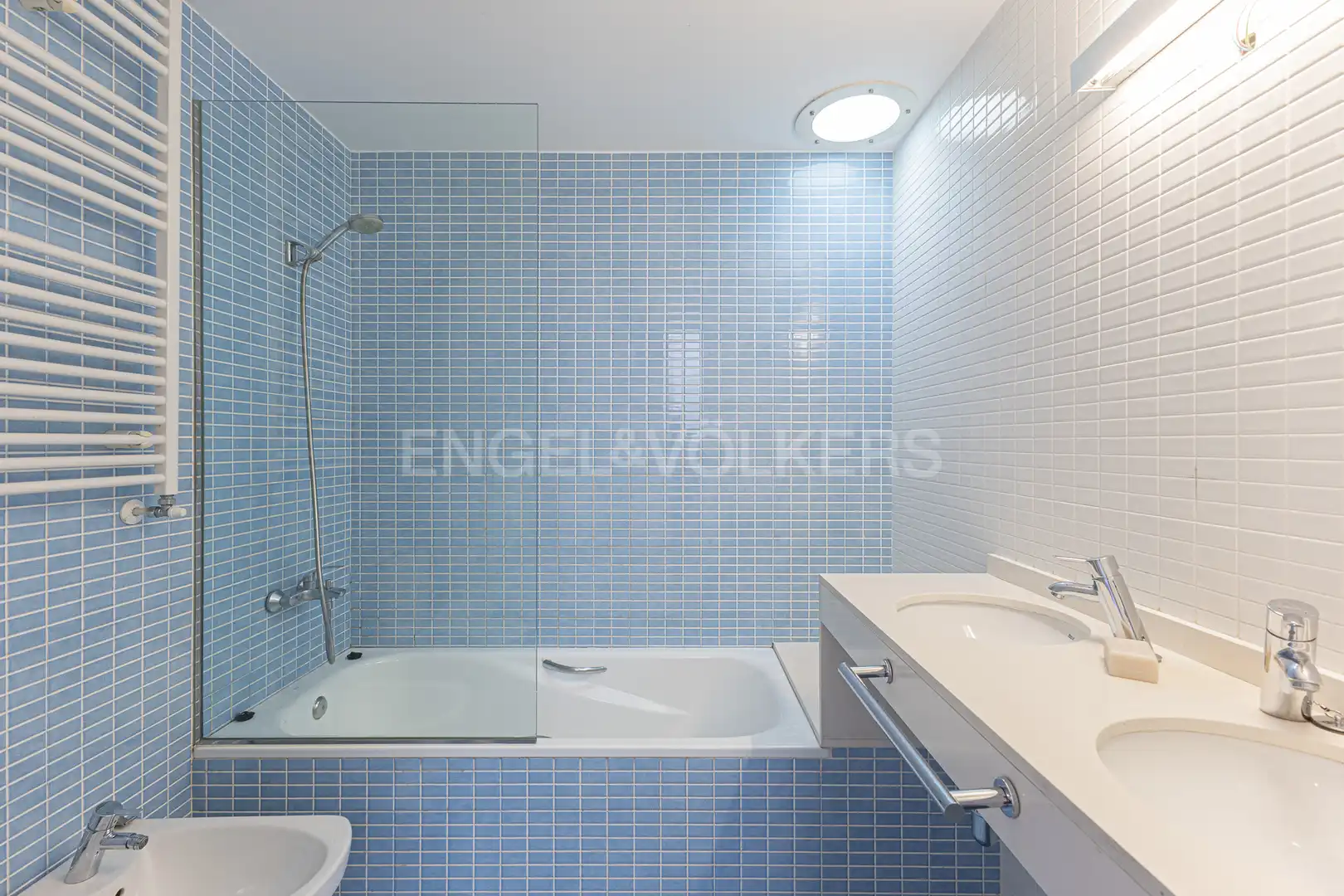 Bathroom of Houses for rent in Barcelona  with Air Conditioner, Heating and Private garden