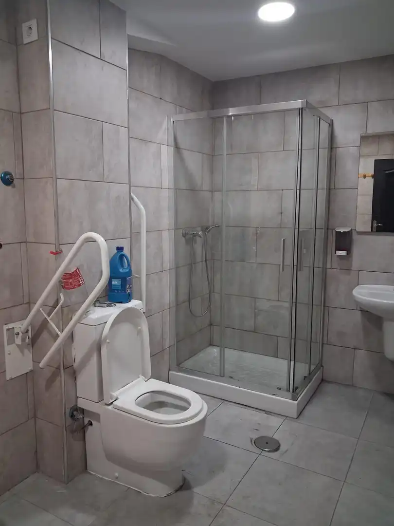 Badezimmer von Geschaftsraum zur Miete in Cádiz