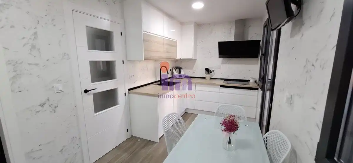 Cocina de Casa adosada en venta en Valdepeñas con Aire acondicionado, Calefacción y Piscina comunitaria