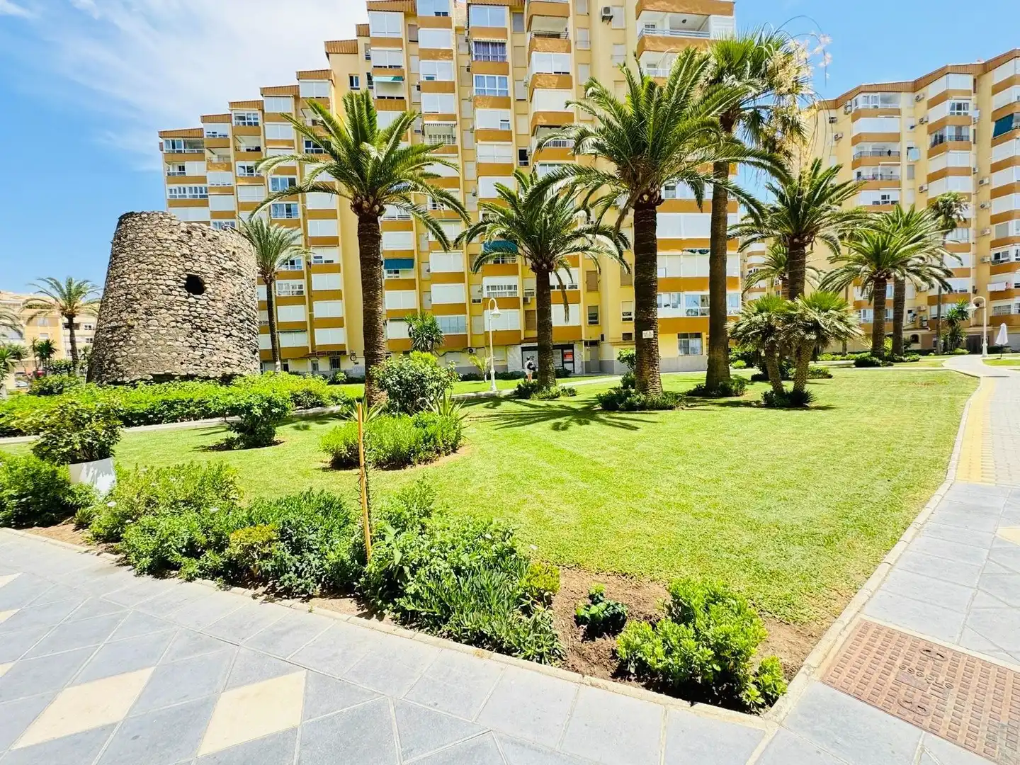 Vista exterior de Pis en venda en Algarrobo amb Piscina comunitària