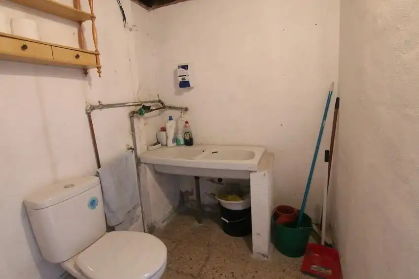 Baño de Local en venta en Ansoáin / Antsoain