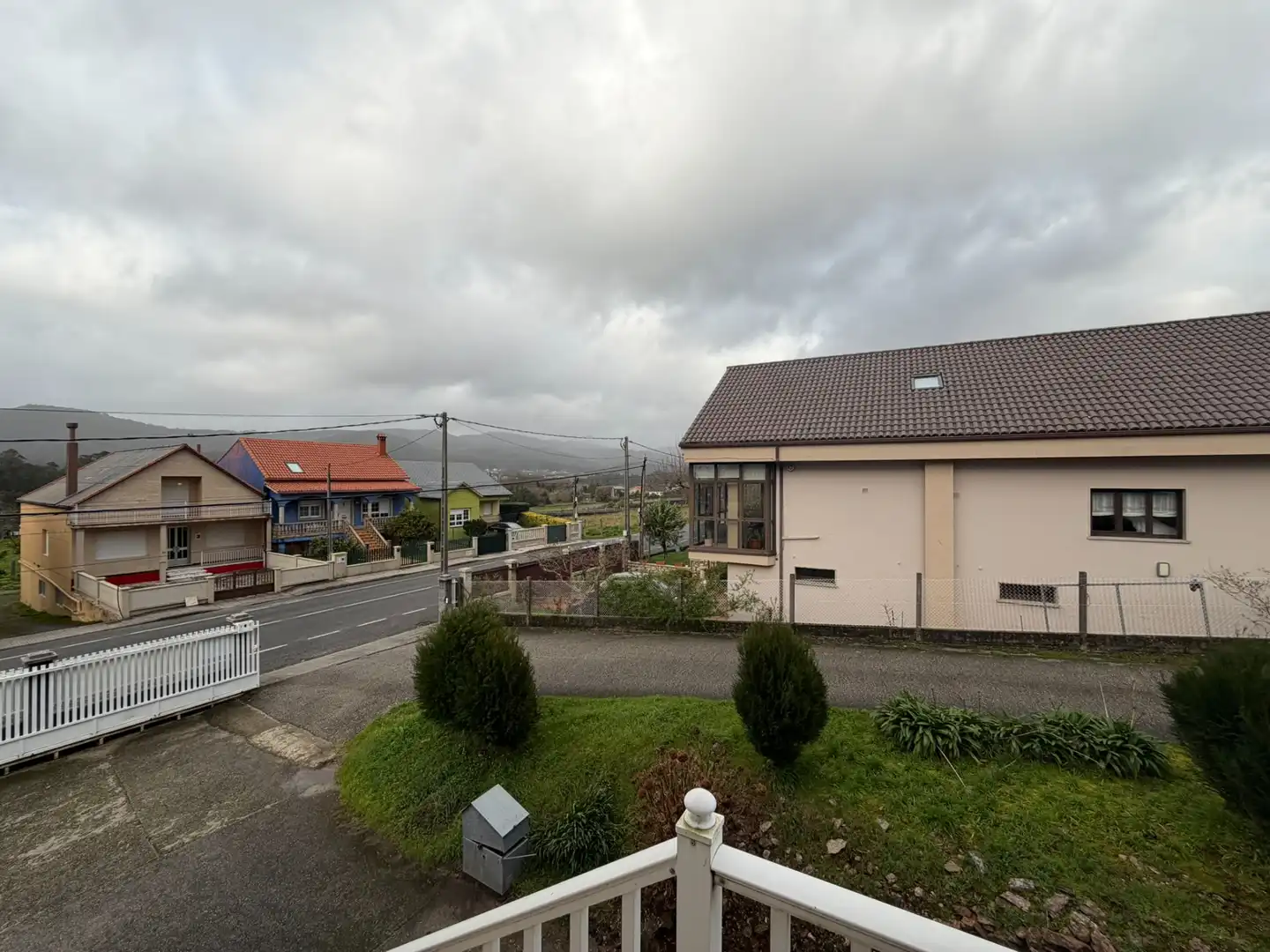 Außenansicht von Fabrikhallen zur Miete in Rianxo