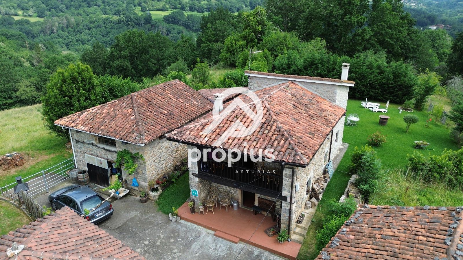 Vista exterior de Casa o xalet en venda en Cangas de Onís amb Calefacció, Jardí privat i Terrassa