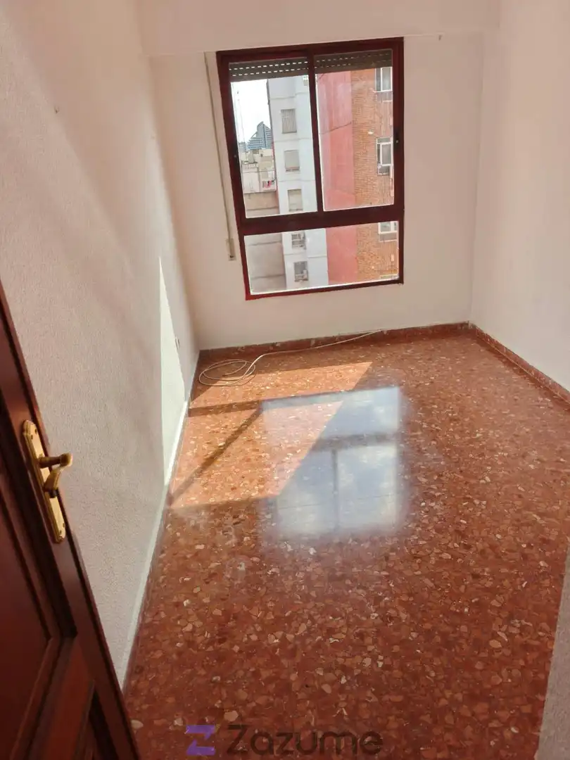 Schlafzimmer von Wohnung zur Miete in Mislata mit Terrasse, Ofen und Waschmaschine