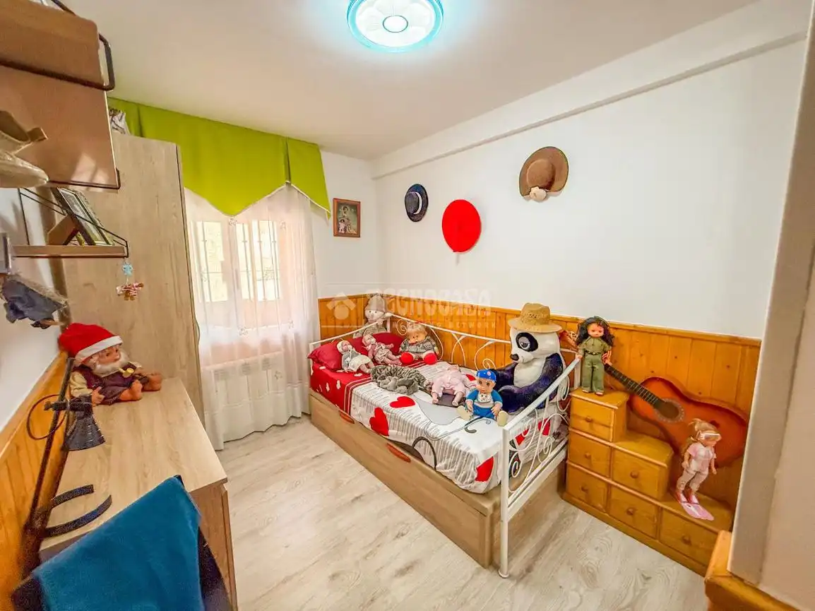 Bedroom of Flat for sale in Parla  with Air Conditioner, Heating and Terrace