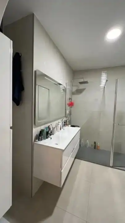 Baño de Piso de alquiler en Xirivella con Aire acondicionado, Calefacción y Amueblado