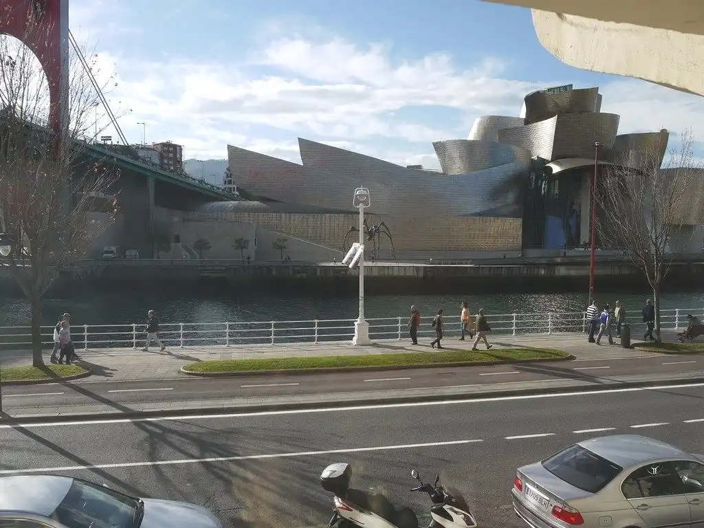 Vista exterior de Estudi en venda en Bilbao 