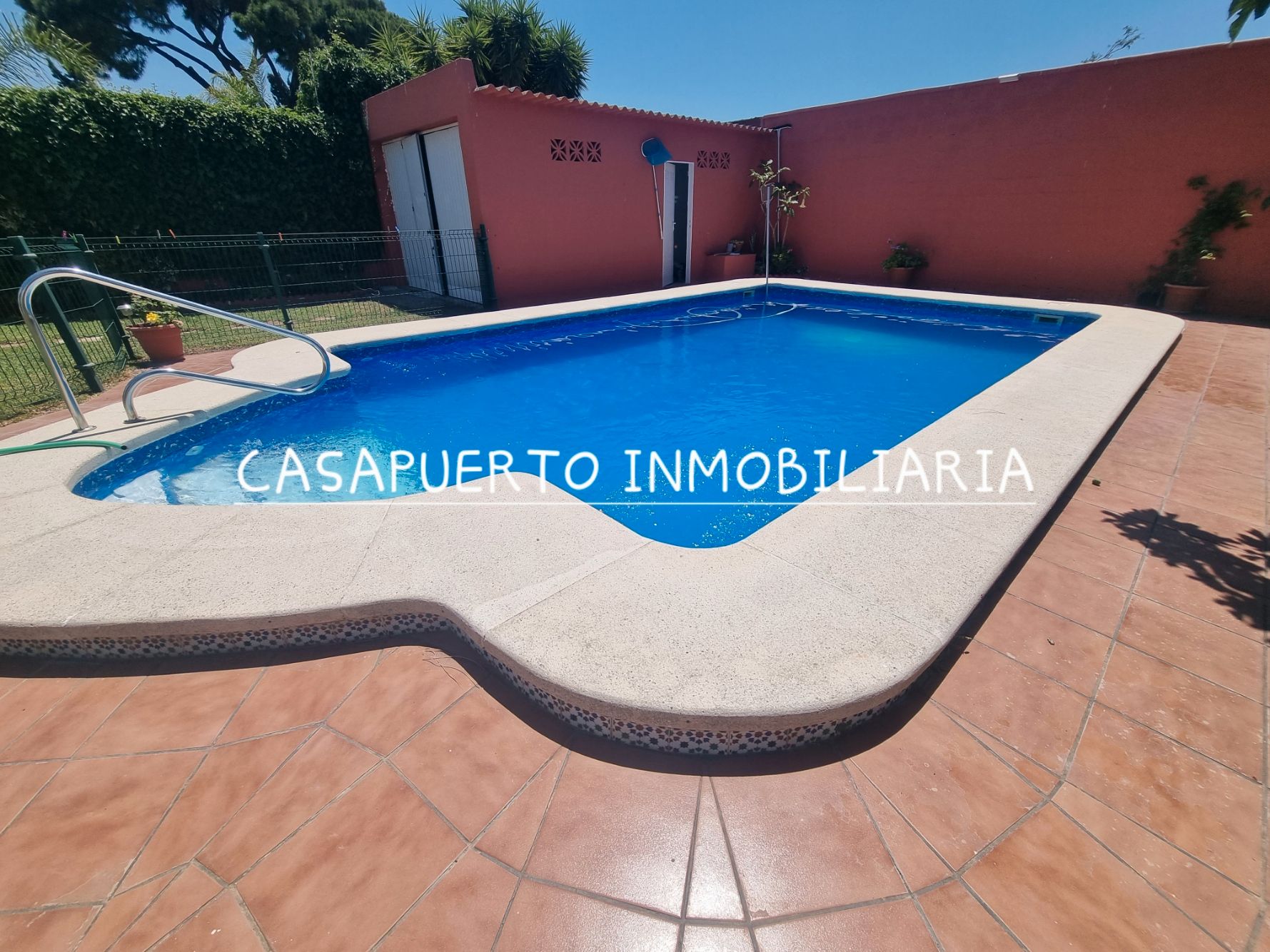 Piscina de Casa o xalet de lloguer en El Puerto de Santa María amb Aire condicionat, Jardí privat i Traster