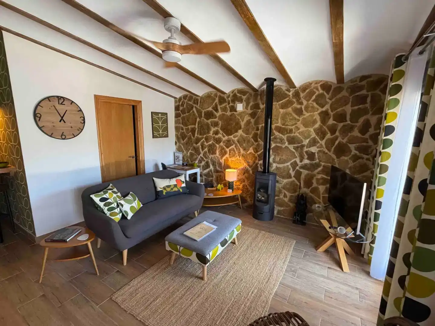 Sala d'estar de Finca rústica en venda en Traiguera amb Jardí privat, Piscina i Moblat
