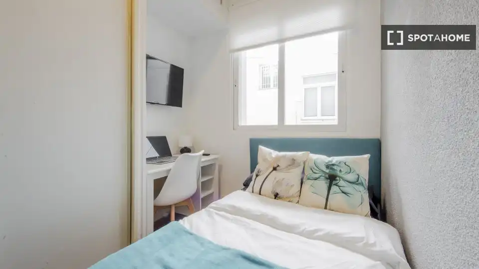 Schlafzimmer von Wohnung zur Miete in Madrid mit Klimaanlage, Heizung und Möbliert