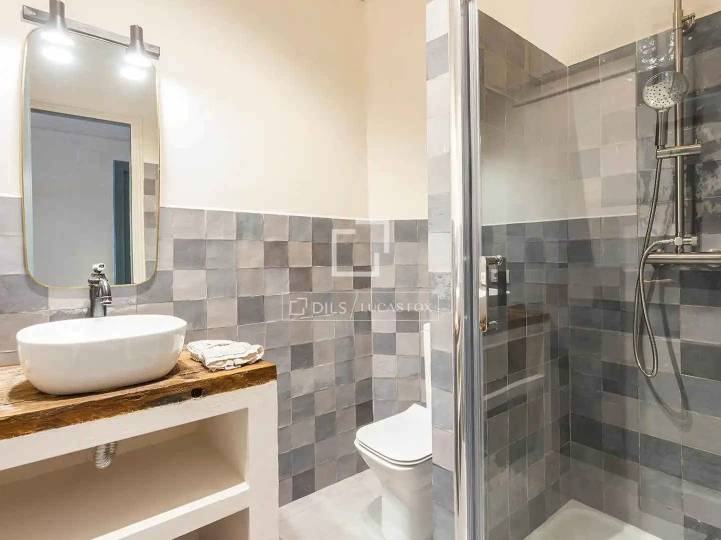 Bathroom of Flat for sale in Barcelona  with Air Conditioner, Terrace and Furnished