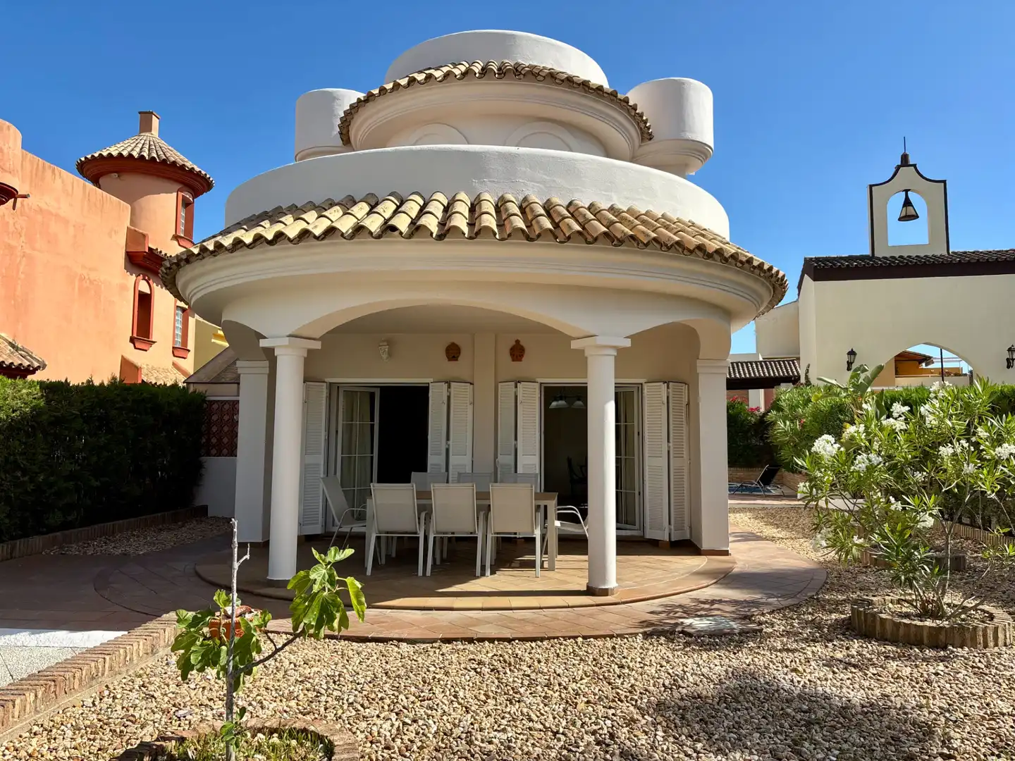 Außenansicht von Haus oder Chalet zur Miete in Islantilla mit Klimaanlage, Heizung und Privatgarten