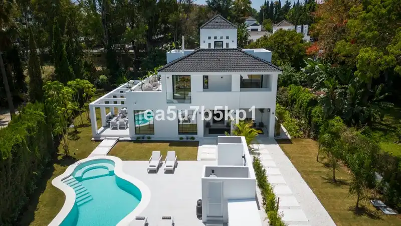 Chalet con terraza en venta en Nueva, imagen 17