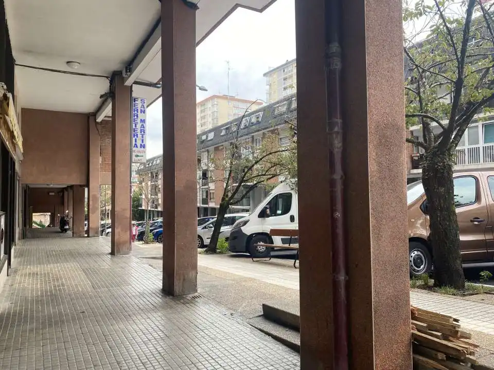 Local comercial en venda a Txirrita Bertsolaria PasealeKua, imagen 13