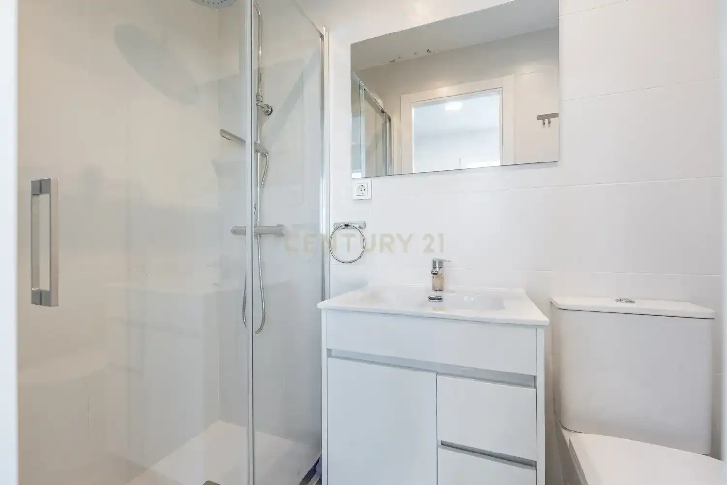 Bathroom of Apartments for sale in Alcorcón  with Air Conditioner, Storage room and Oven