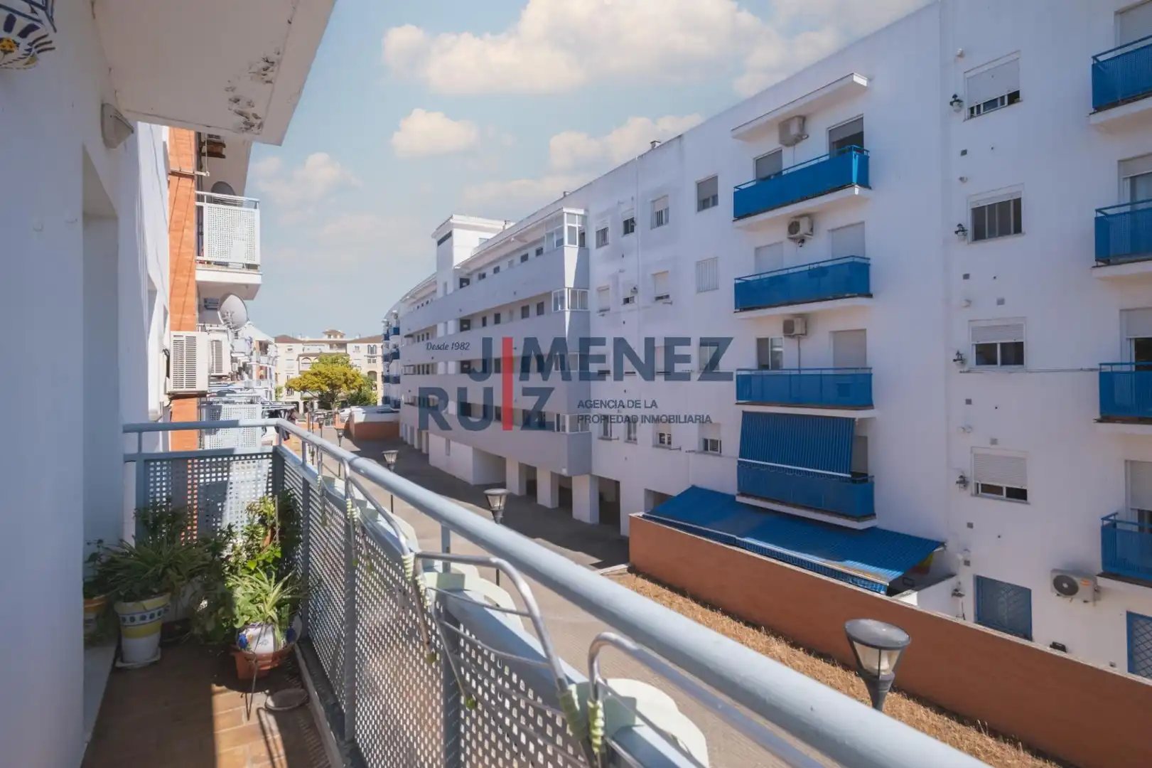 Vista exterior de Piso en venta en El Puerto de Santa María con Piscina comunitaria