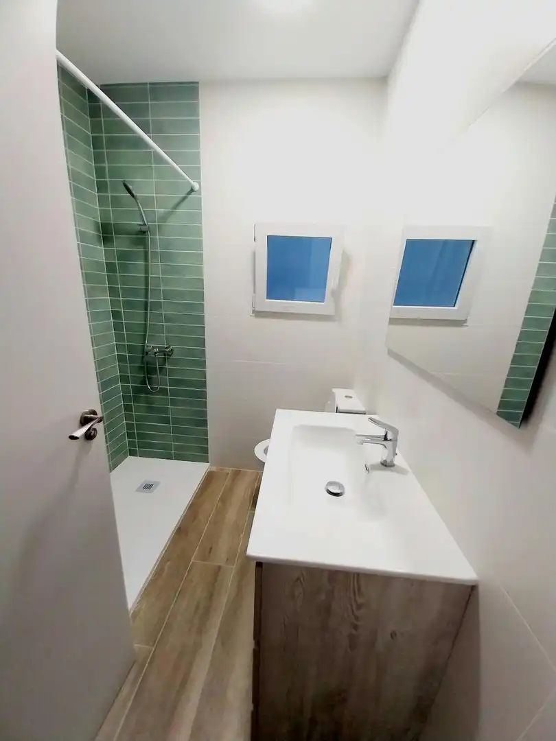 Bathroom of Flat for share in Valencia  with Heating, Furnished and Washing machine