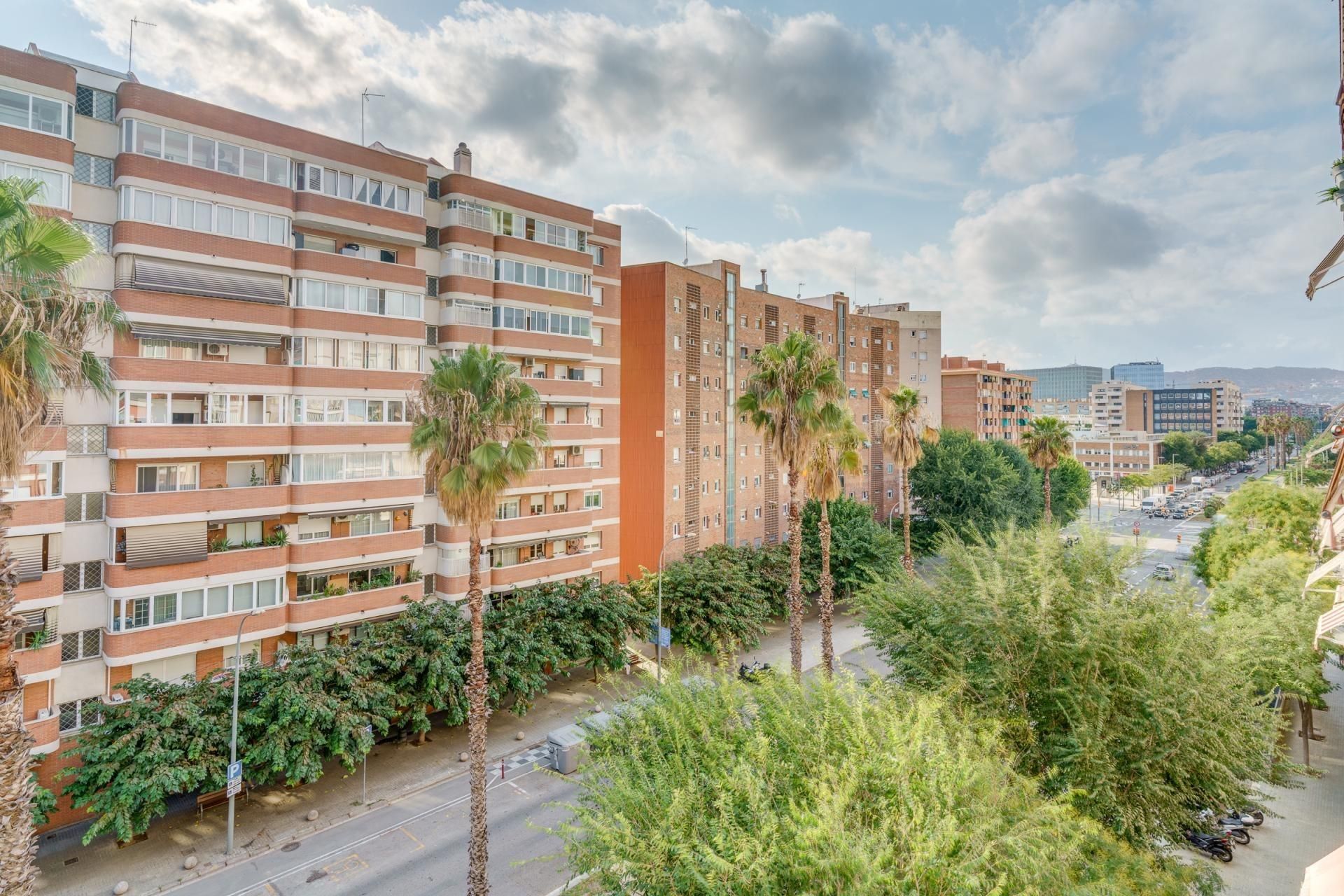 Vista exterior de Pis en venda en  Barcelona Capital amb Calefacció, Parquet i Balcó