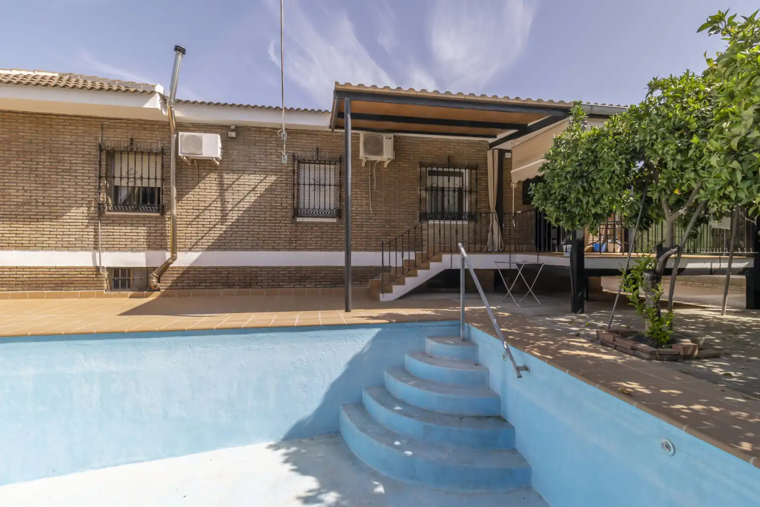 Jardí de Casa o xalet en venda en Gines amb Aire condicionat, Terrassa i Traster
