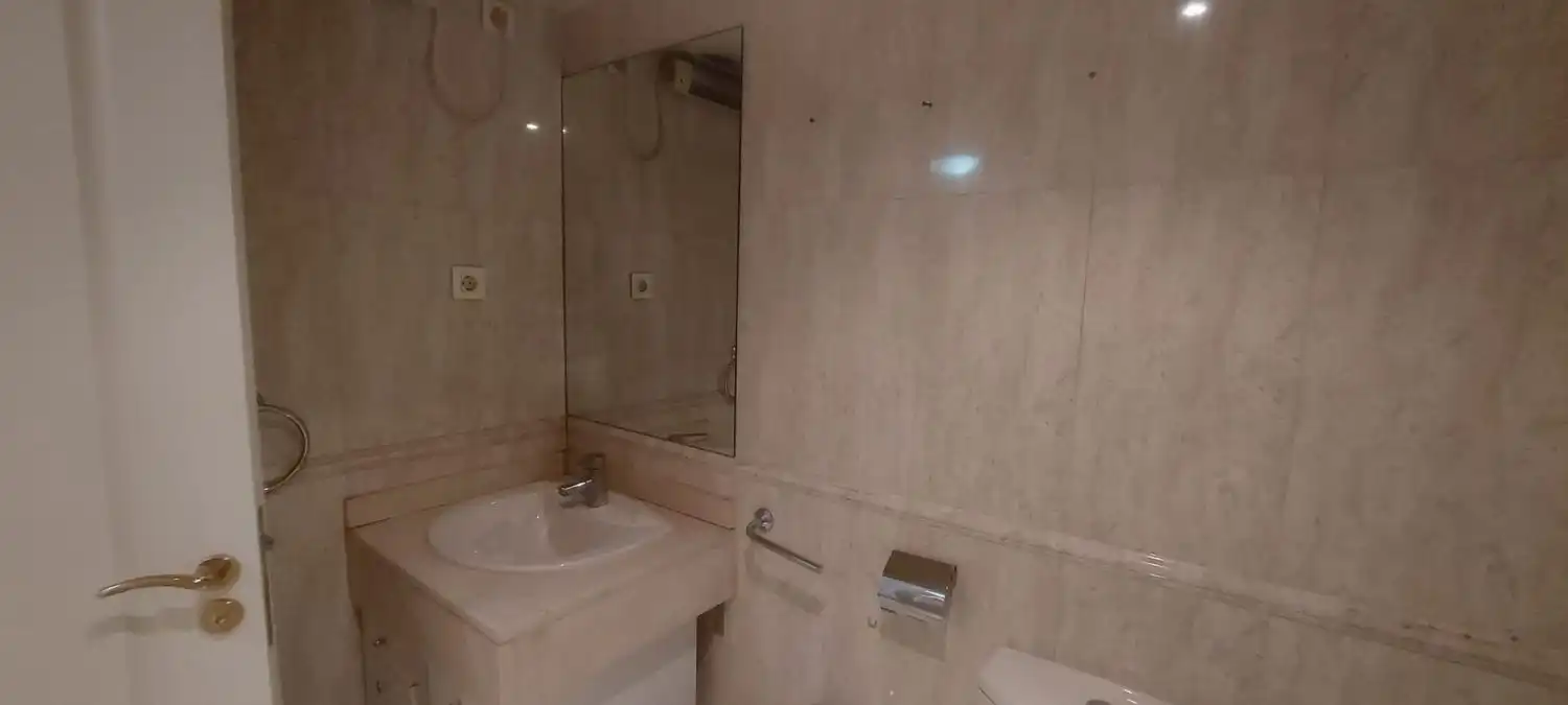 Baño de Apartamento en venta en Madrid con Aire acondicionado y Calefacción