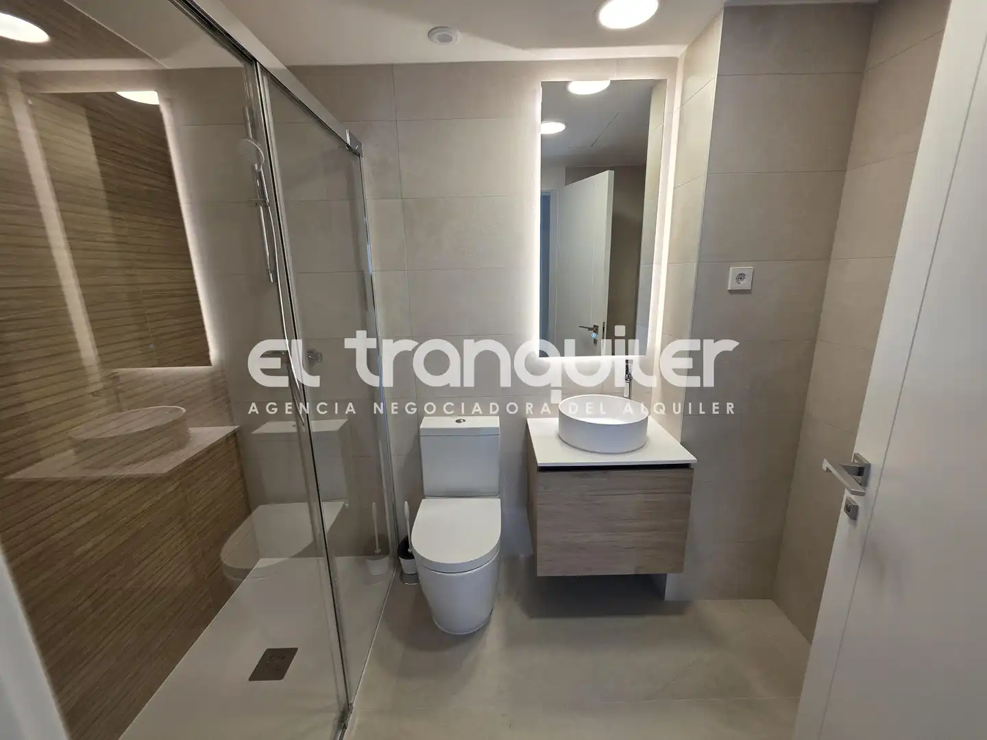 Bathroom of Flat for rent in Madrid  with Air Conditioner, Terrace and Storage room