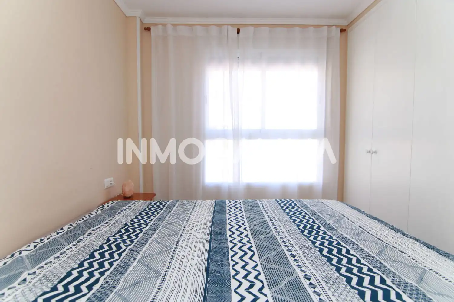 Schlafzimmer von Maisonette zum Verkauf in Cullera mit Klimaanlage, Abstellraum und Balkon