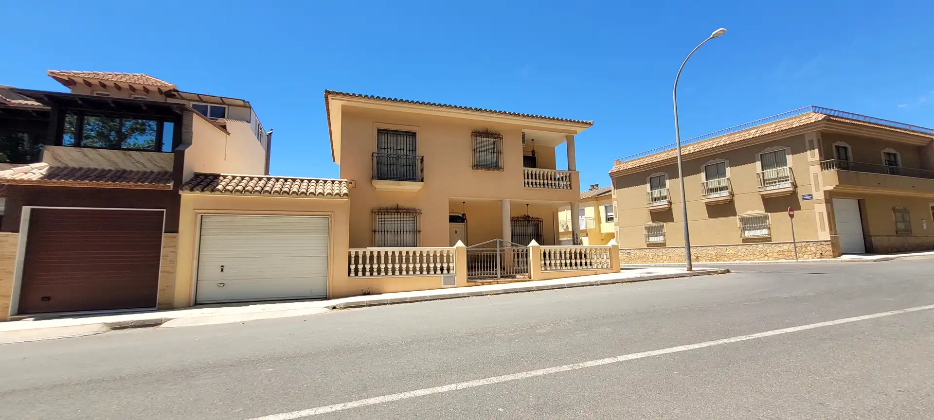 Vista exterior de Casa adosada en venta en Berja con Aire acondicionado, Calefacción y Parquet