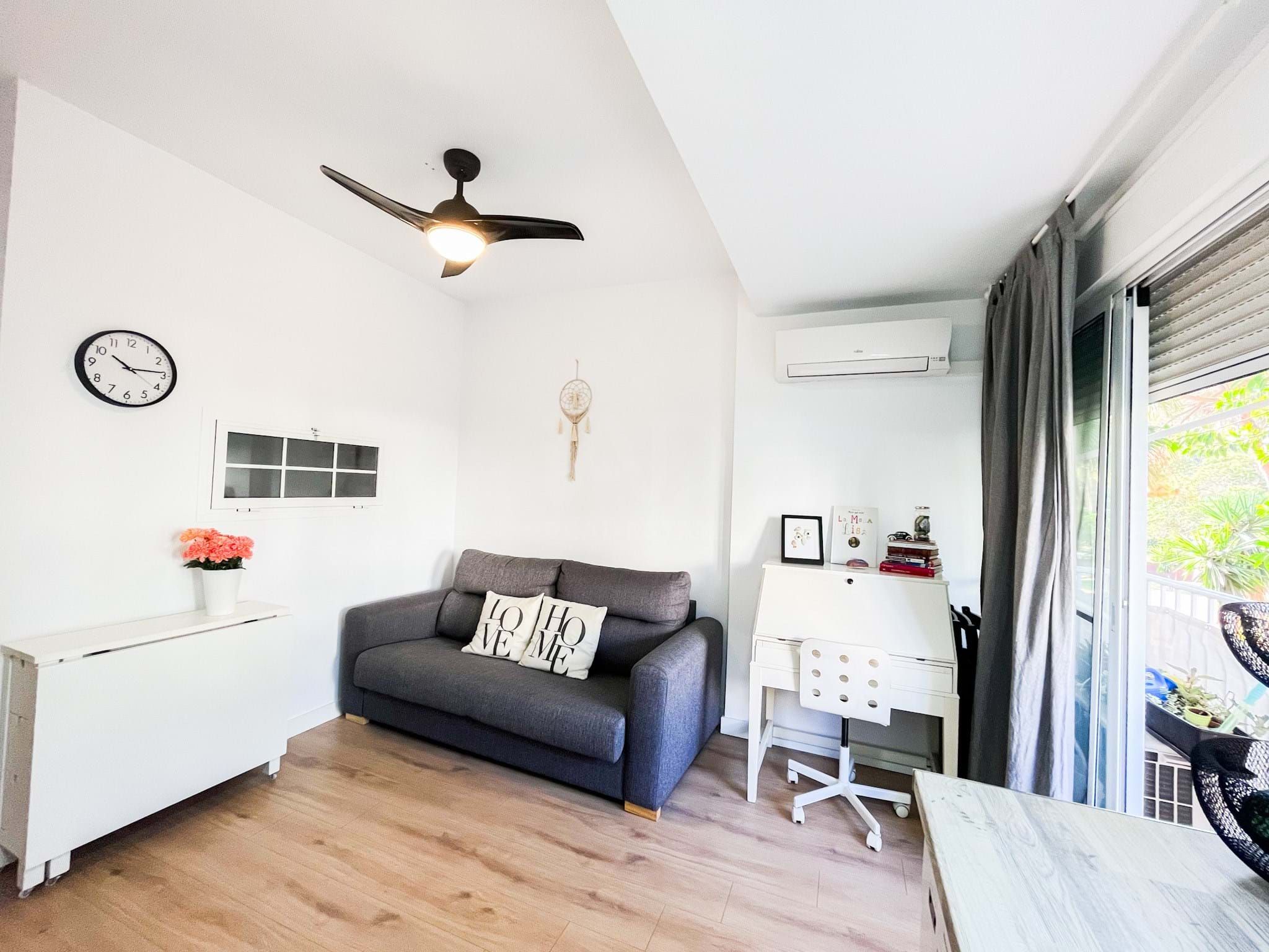 Living room of Flat for sale in Torremolinos  with Air Conditioner and Heating