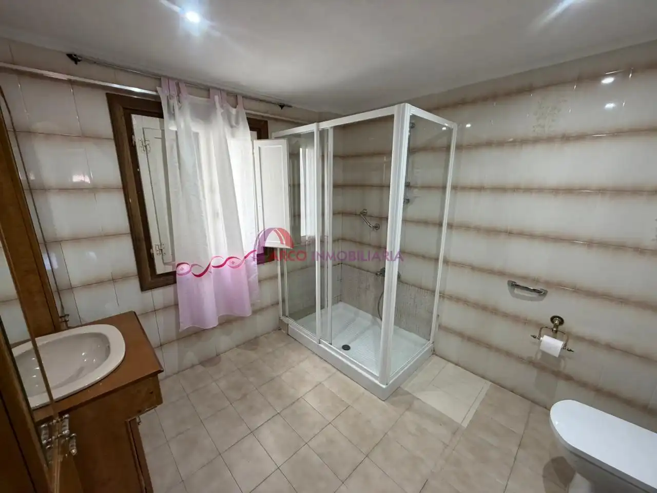 Baño de Piso en venta en Burgos con Calefacción, Terraza y Amueblado