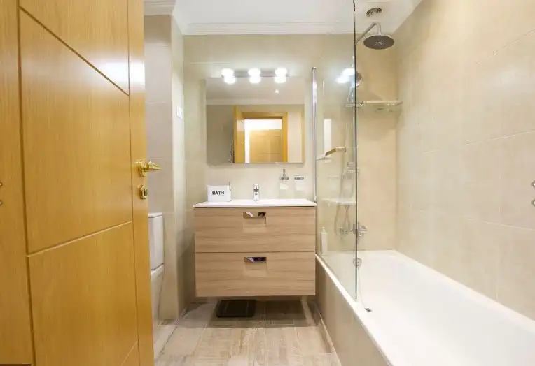 Badezimmer von Wohnung zum Verkauf in Marbella mit Klimaanlage, Heizung und Privatgarten
